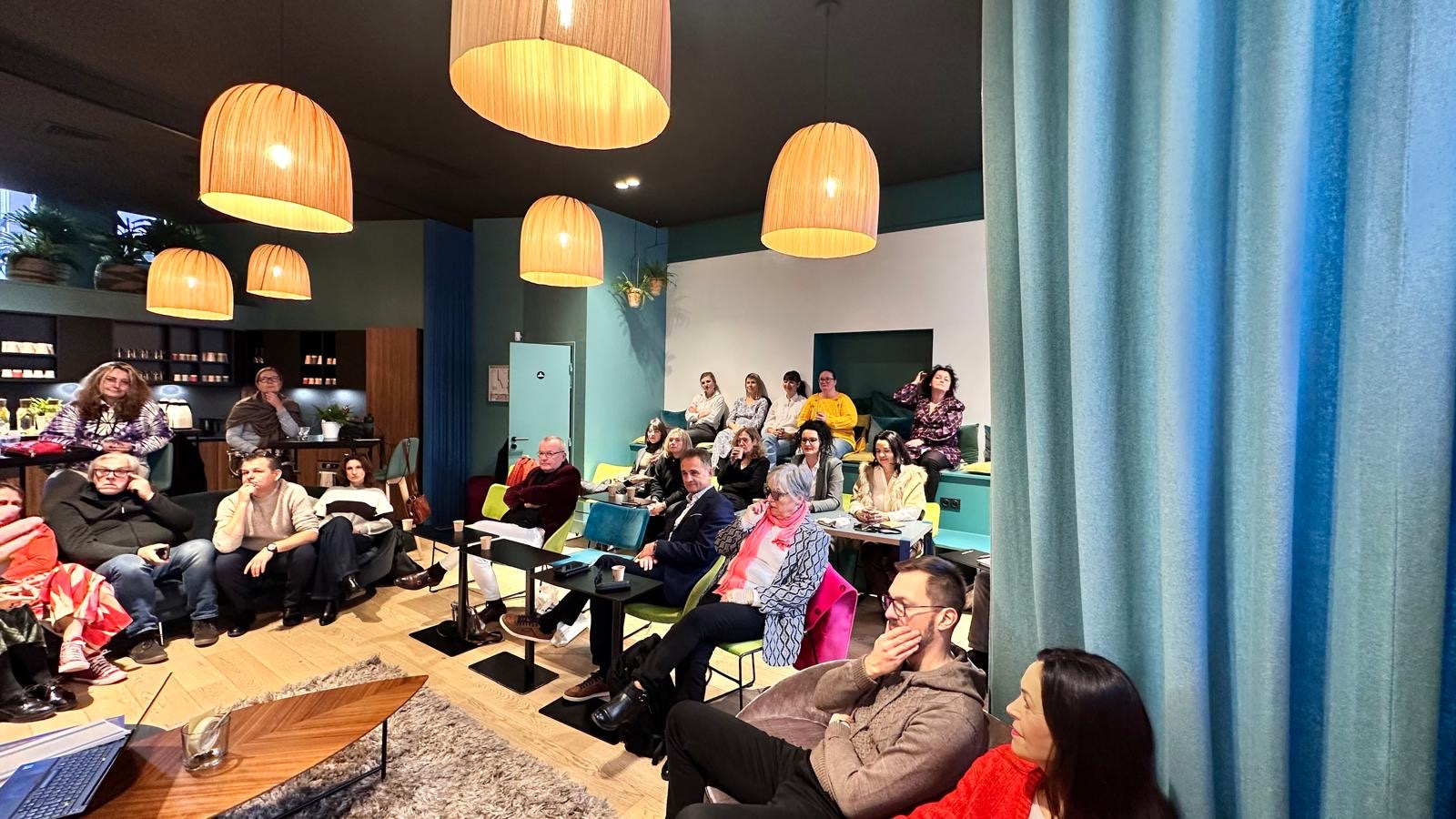 19e09743-dde1-4d3a-b727-4eb5f7414519