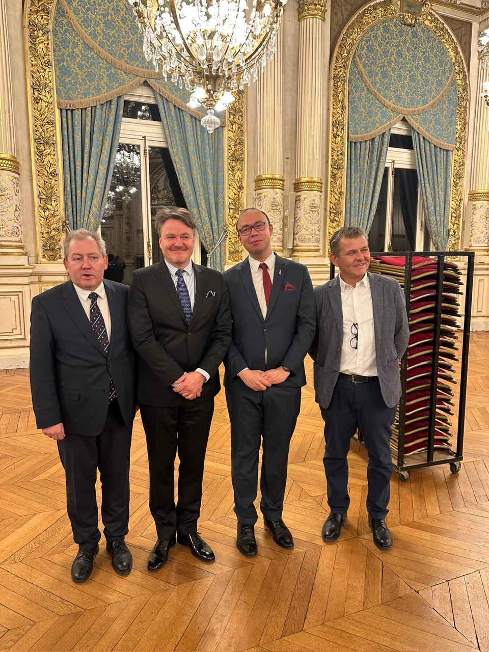 bbfd56d4-b831-4b7c-86a2-8c8de9334549